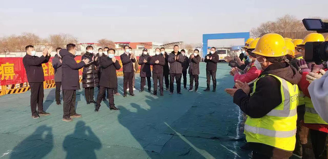 石家莊市副市長李為軍到石家莊國際農(nóng)產(chǎn)品批發(fā)交易中心項目調研并看望慰問一線建設者