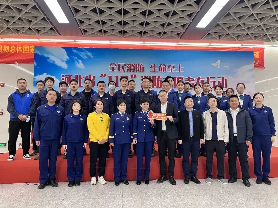 省消防總隊(duì)在地鐵站開展消防志愿者宣傳活動(dòng)