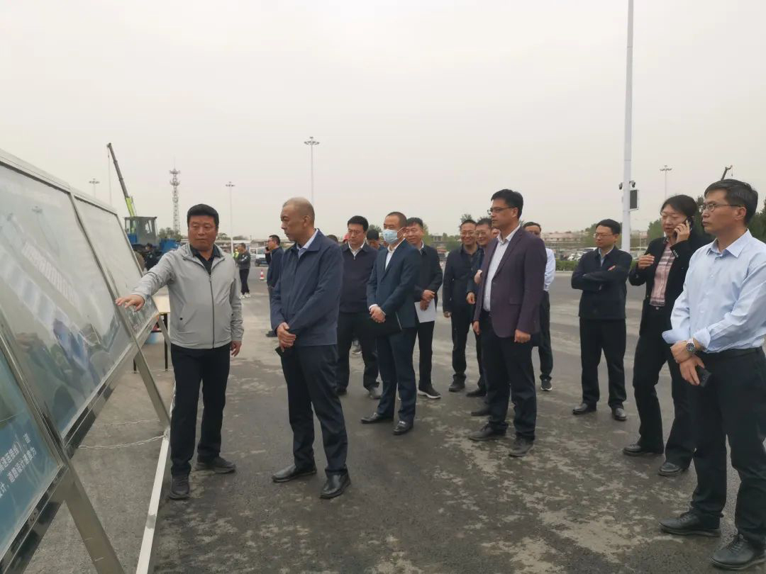 副市長管云天到石家莊國際農產(chǎn)品批發(fā)交易中心項目進行調研