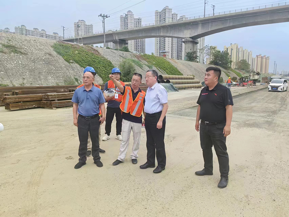 交投集團(tuán)黨委書記、董事長劉清國調(diào)研 北三環(huán)市政化改造項(xiàng)目防汛工作