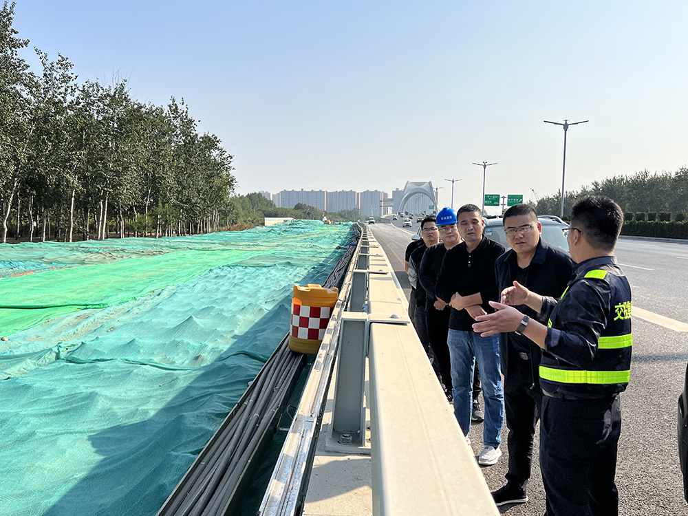 交投集團領導對復興大街、北三環(huán)市政化 改造項目開展大氣污染防治督導檢查