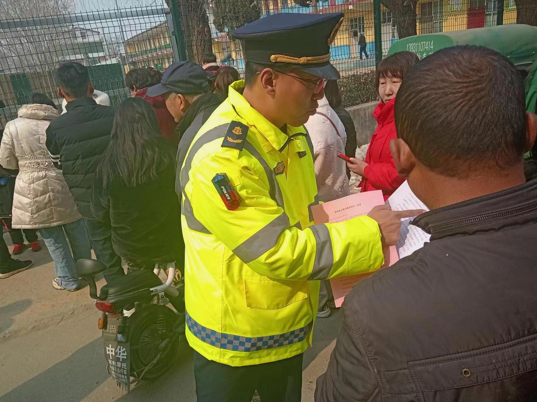 市高速集團(tuán)深正分公司路產(chǎn)巡查大隊開展交通安全宣傳活動