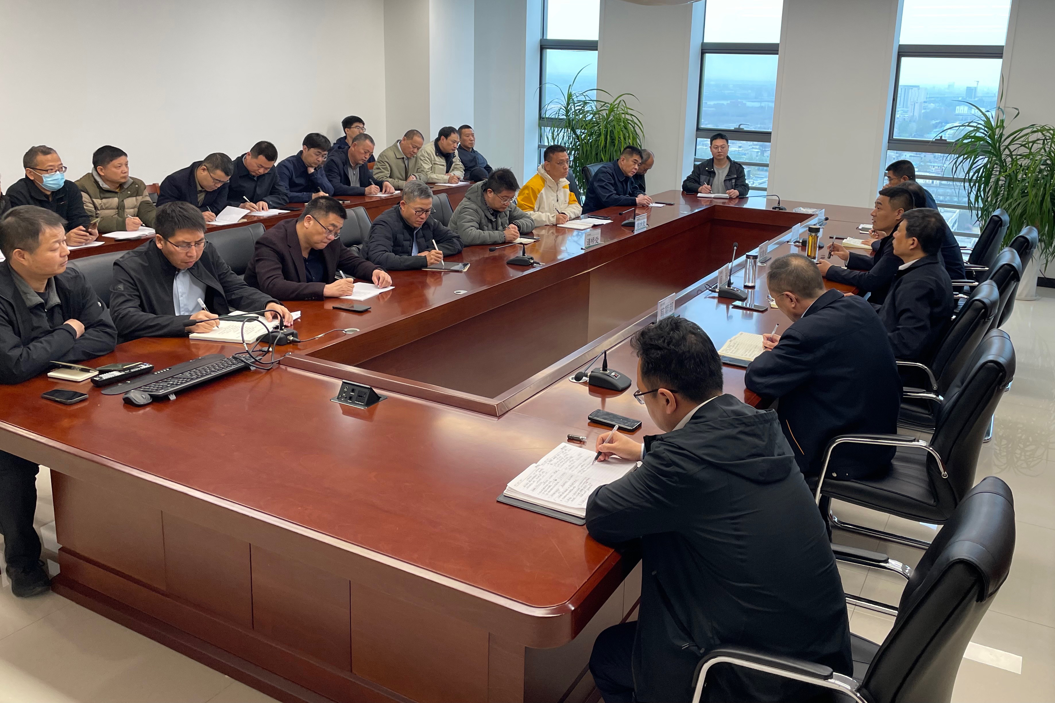 市軌道集團(tuán)召開大氣污染防治專題工作會議暨安全生產(chǎn)汛前工作部署會議