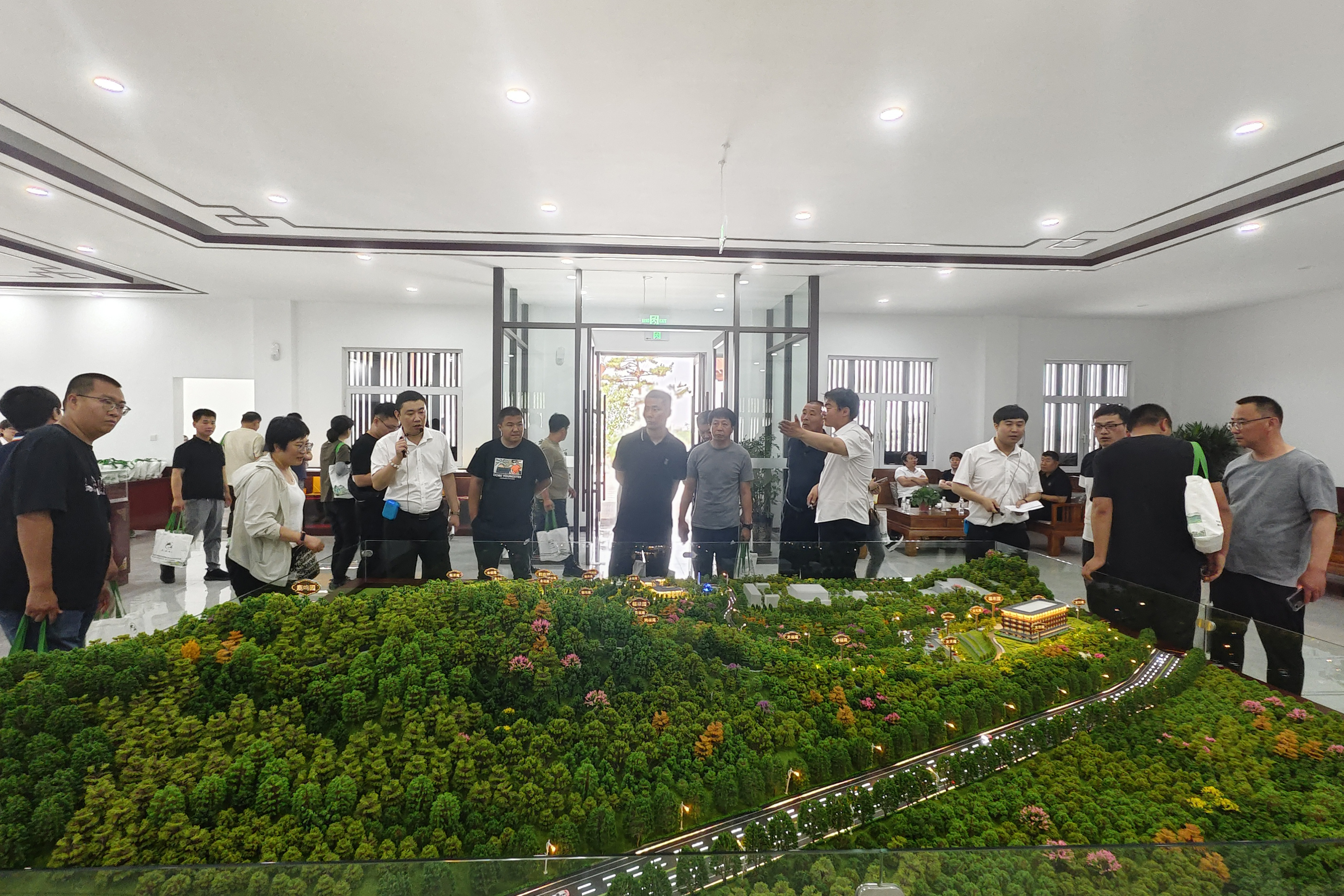 市產(chǎn)業(yè)集團丨全省殯葬管理服務(wù)政策培訓(xùn)班到石家莊大峪山生命紀(jì)念園實地觀摩