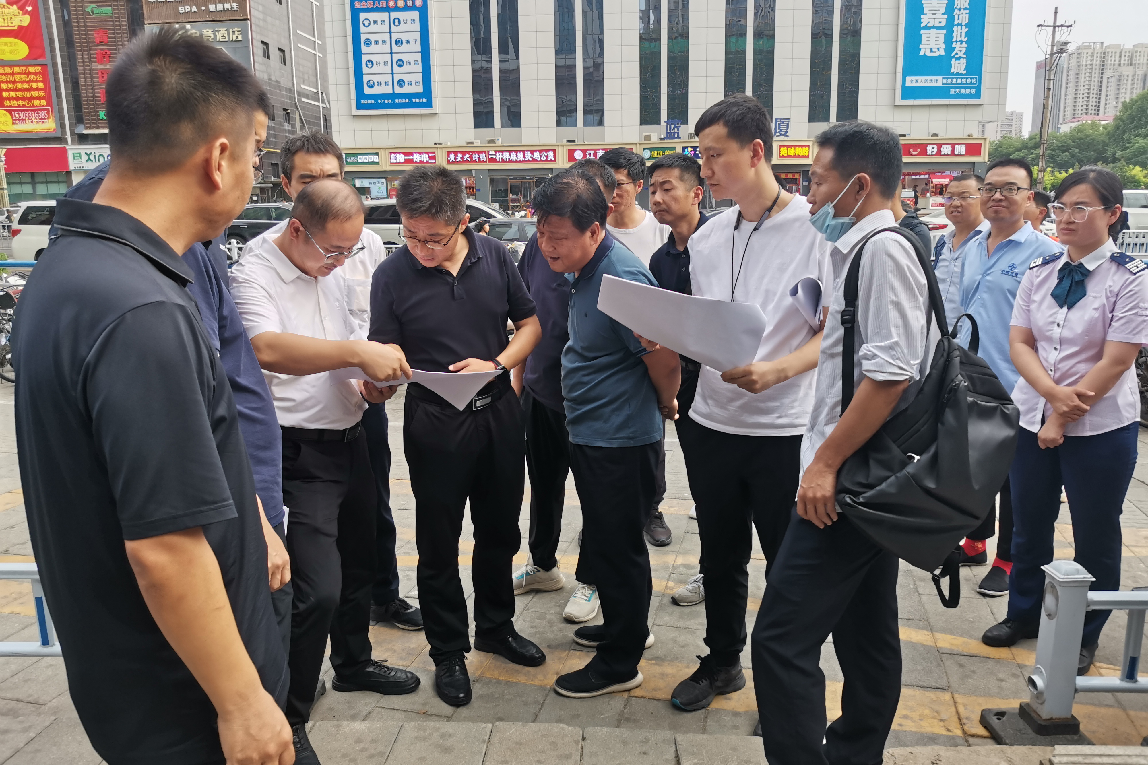 市軌道辦、市軌道集團聯(lián)合開展地鐵保護(hù)區(qū)安全督導(dǎo)檢查