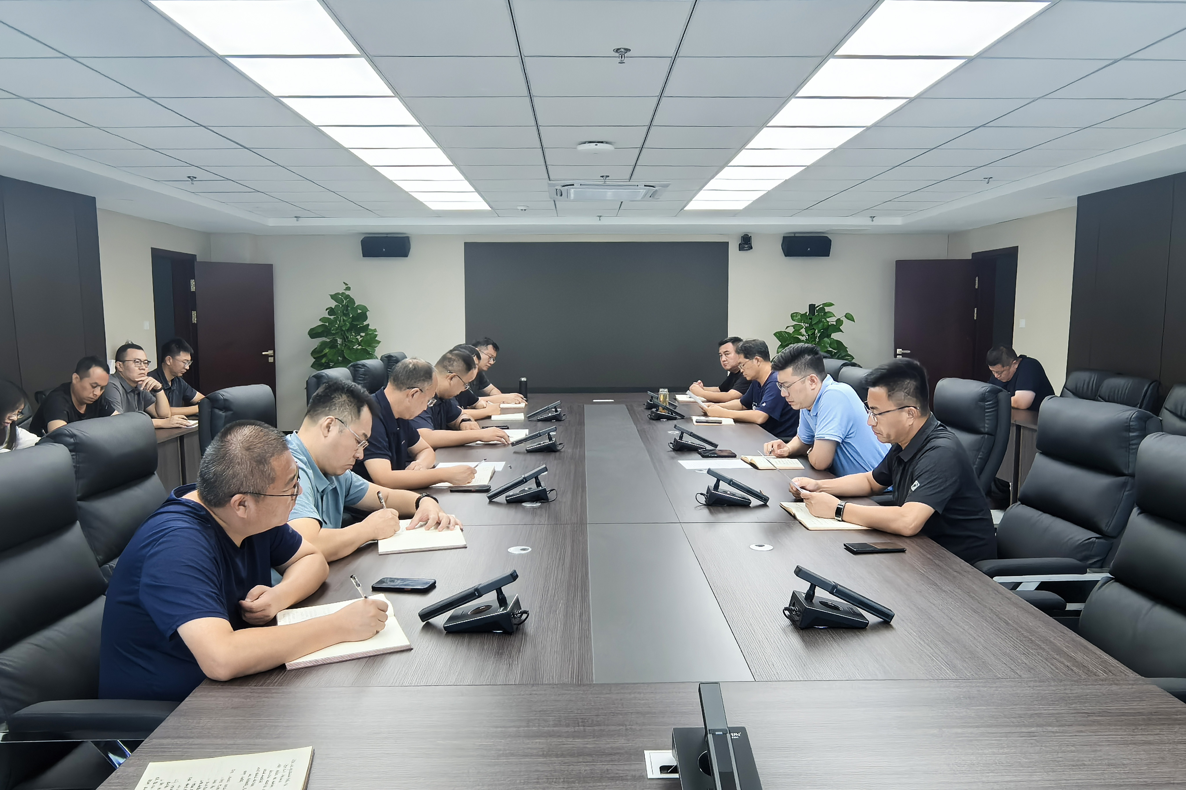 市交投公司召開(kāi)安全生產(chǎn)、防汛、環(huán)保 工作部署會(huì)