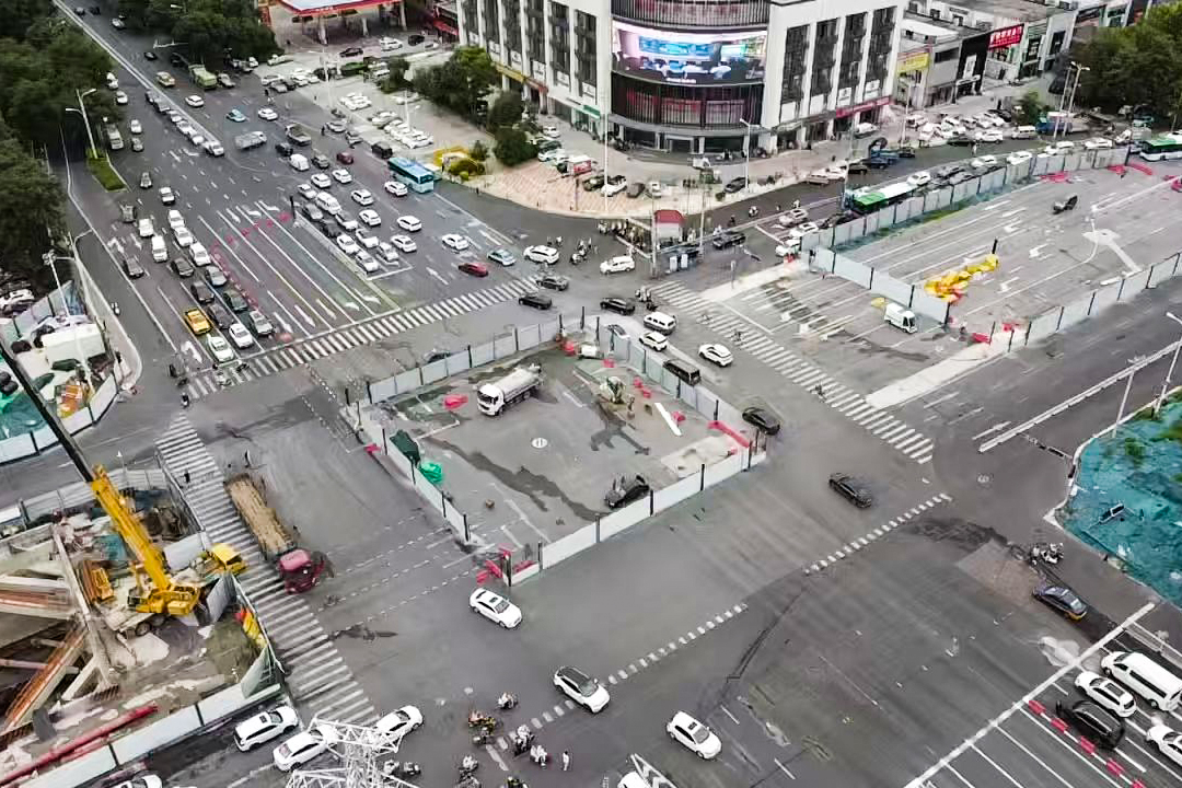 石家莊地鐵4號線一期工程和平路站主體二期圍擋封圍完成